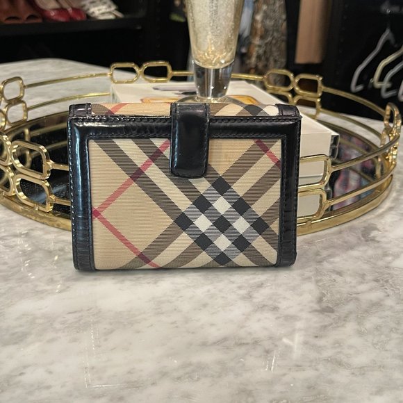 Burberry Vintage Check Wallet
Will be happy you got this nice wallet - Picture 2 of 7